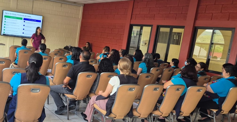 Taller de NeuroNexos dirigido a una comunidad educativa